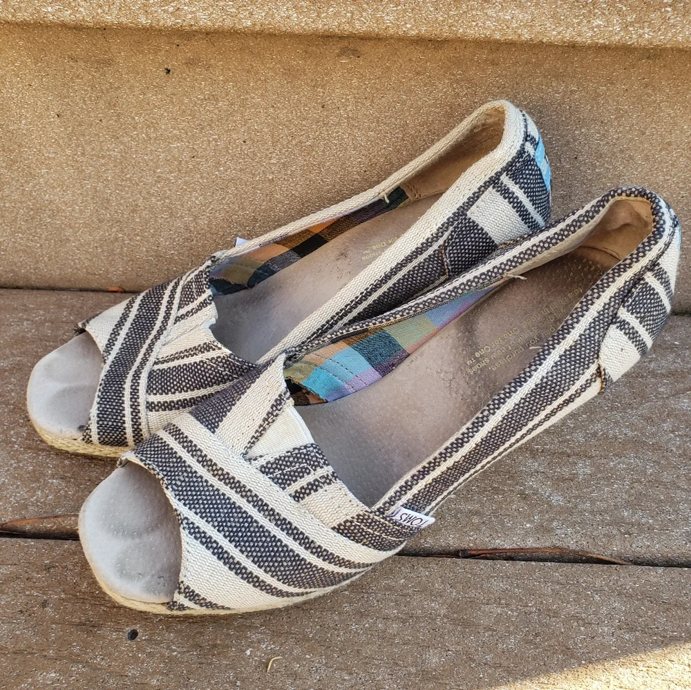TOMs Calypso gray tan wedge sandal espadrille 7.5